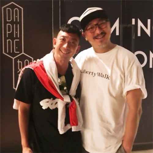 秦舒培前夫晒合影，讽陈冠希没友情！