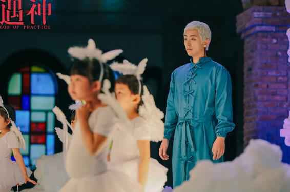 都市奇幻喜剧《遇神》成都开机 文章白客邓家佳新戏热拍中