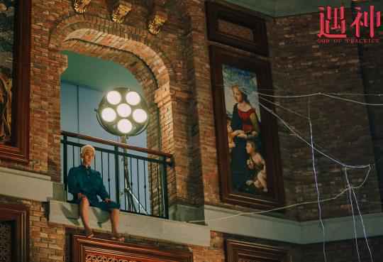 都市奇幻喜剧《遇神》成都开机 文章白客邓家佳新戏热拍中