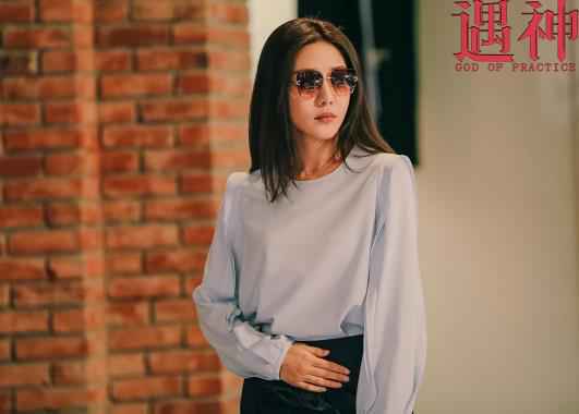 都市奇幻喜剧《遇神》成都开机 文章白客邓家佳新戏热拍中