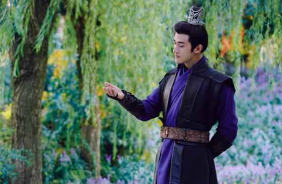 李治廷《白发》持续热播 狂傲无忧性格转变 尽显过人智谋