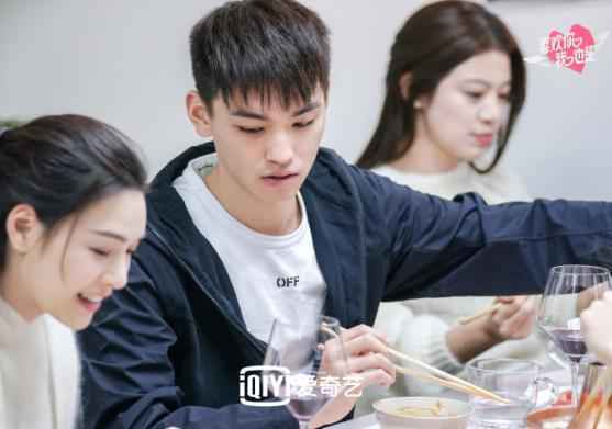 《喜欢你我也是》张绍刚在线点名于朦胧答题 朱星杰自曝情伤往事