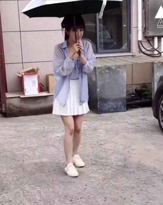 张含韵遭遇低俗代拍 被吓退直喊