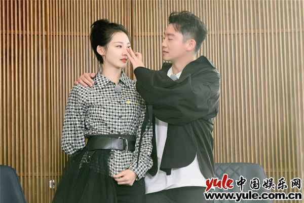 《奔跑吧9》郑恺苗苗泪洒现场，跑男家族传递温暖正能量，收视持续领跑创新高！