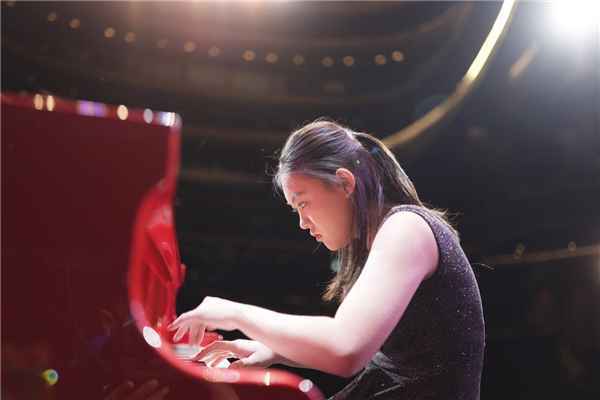 廖偲婕钢琴独奏音乐会变身视听盛宴，用实力奏响世界经典！