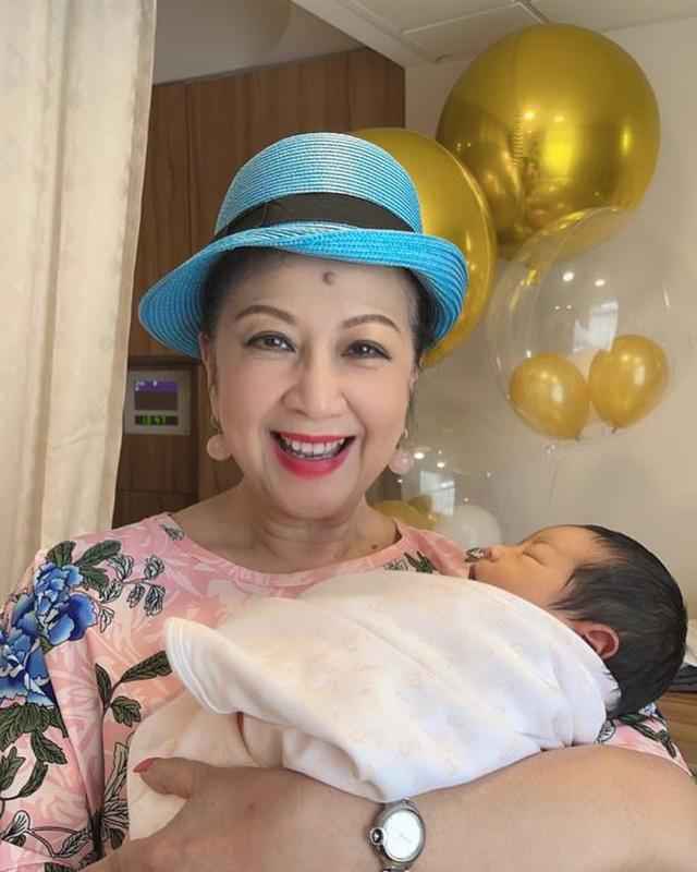 恭喜！71岁薛家燕当奶奶 曾豪掷千万娶儿媳