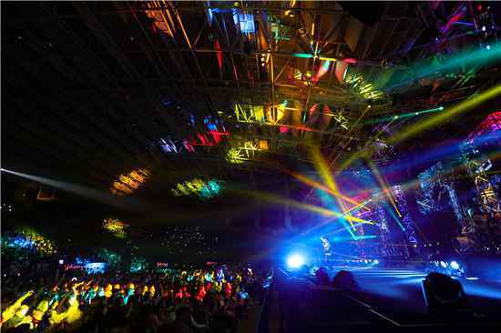 张信哲“未来式”上海站演唱了哪些歌曲？