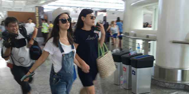 林心如回应一家三口之说：没别的意思