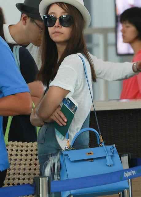 林心如回应一家三口之说：没别的意思