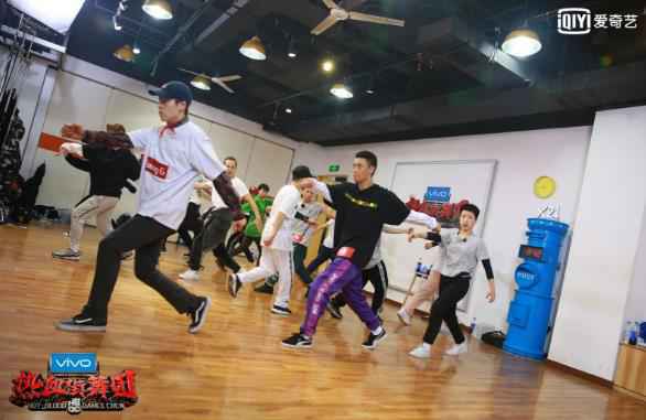 《热血街舞团》迎史上“最狠”赛制 召集人陷选人困境“忍痛割爱”