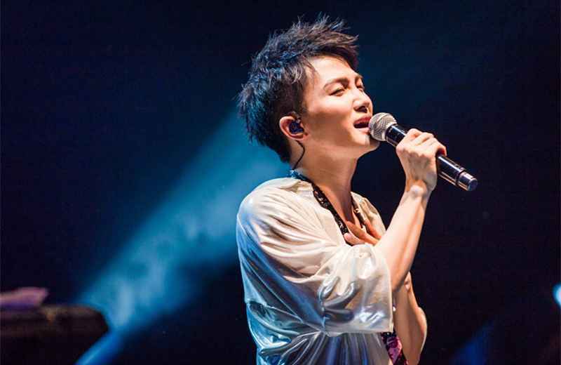 《我们的歌》周深未到现场参加贺岁，节目组虚拟安排再现天籁声音