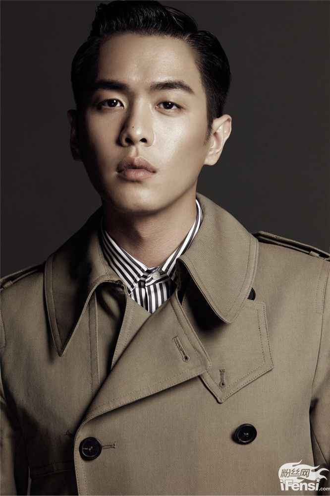 张若昀成穿衣范本 复古造型绅士儒雅