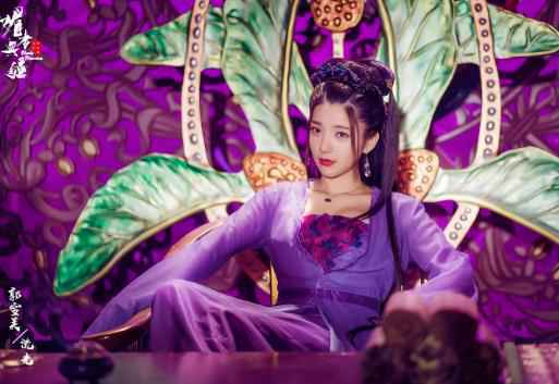 《媚者无疆》曝概念版海报 血色弥漫爱恨两难