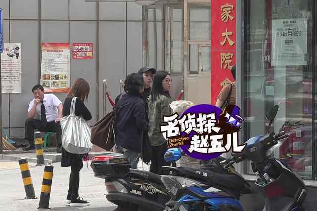 窦靖童染回黑发 变成乖巧好少年