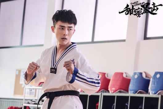 《甜蜜暴击》游乐园约会 明天方宇悸动拉手