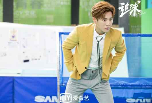 《追球》今晚爱奇艺独播!李汶翰变“撒娇狂魔” 李艺彤“尬撩”倒追