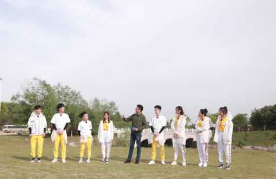 《群演公社》学员直面主创挑战《亮剑》唐国强、许文广探讨小角色的出路