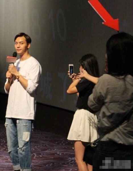 如何吸引陈伟霆的注意？跟这位女皇学习