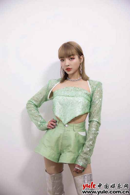 中国第一女rapper VaVa毛衍七再次破圈 与杨坤 携手合作新歌登陆北京卫视