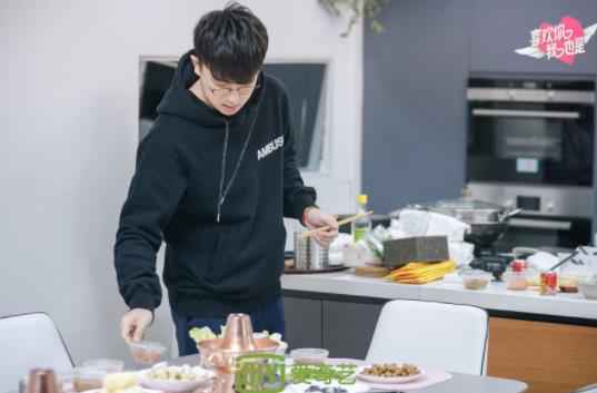 《喜欢你我也是》董浩然深夜嚎啕大哭 周海涛杨倩倩甜蜜升级