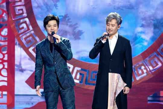 《跨界歌王》吴秀波夺冠呼声高，决赛下半场唱嗨了！