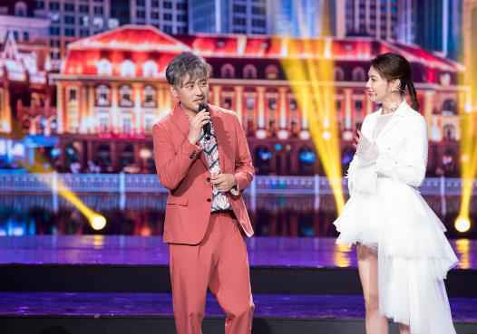 《跨界歌王》吴秀波夺冠呼声高，决赛下半场唱嗨了！