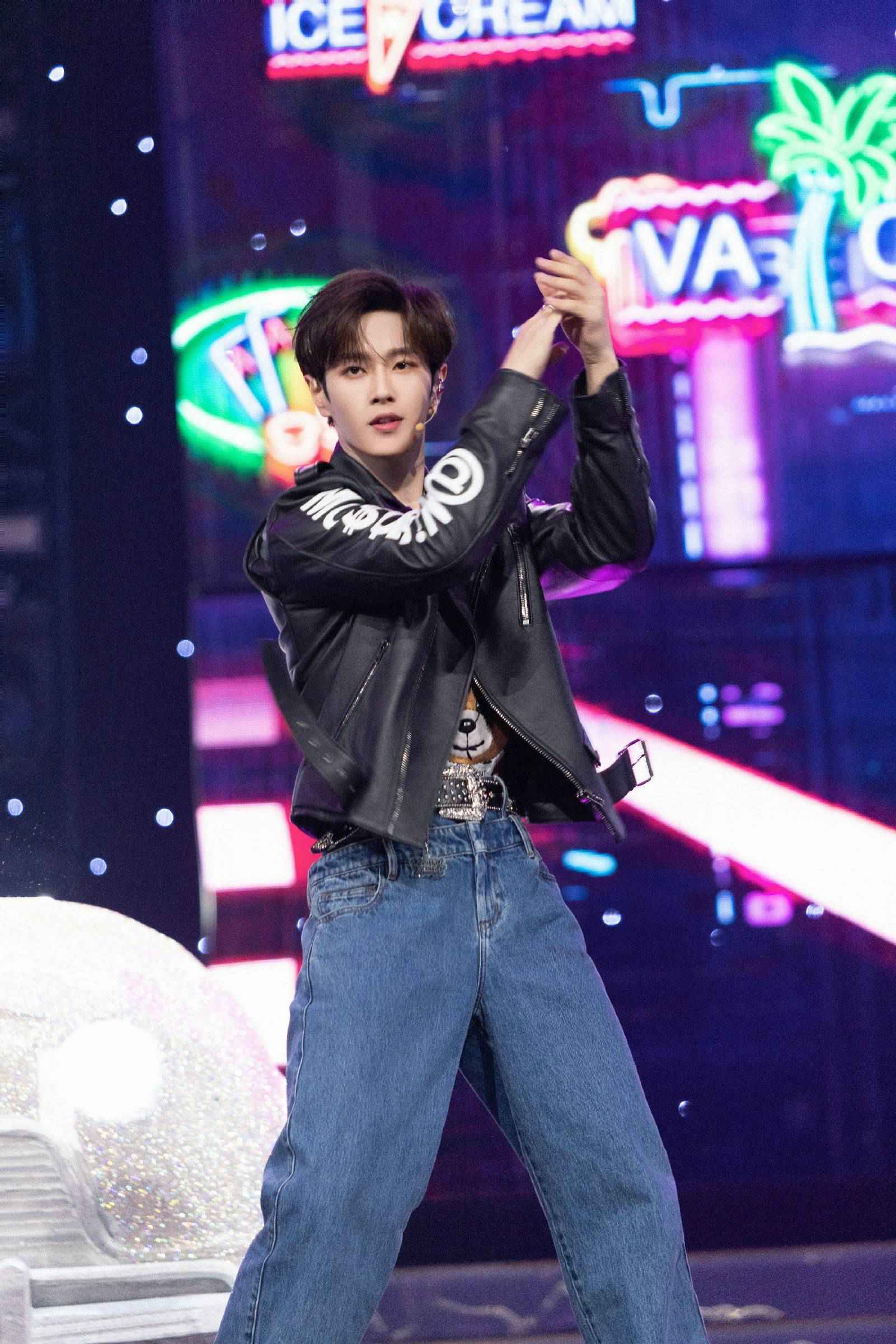 《金曲青春》完美收官 李汶翰获“最受欢迎家族担当”