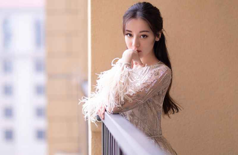 《极挑》开播成员大换血，迪丽热巴状态引关注，网友：没休息？