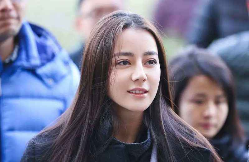 《极挑》开播成员大换血，迪丽热巴状态引关注，网友：没休息？