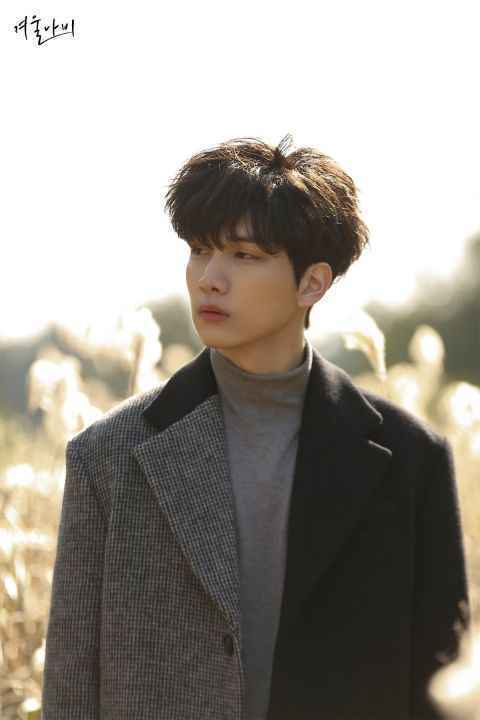 gugudan 金世正为 VIXX 爀新歌唱和声