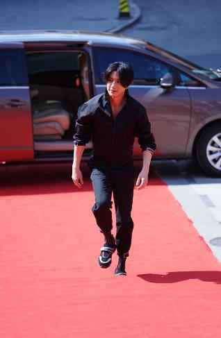 薛之谦真挚改编《哑巴》力挺好友共创好音乐