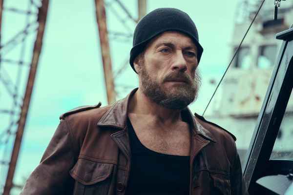 61岁尚格云顿新片《最后的雇佣兵》还能打！69岁连姆尼森再演《冰路营救》