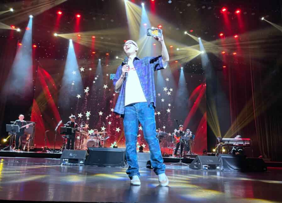 平安《我爱你中国》巡演宁波站 新专辑《在路上》Live备受好评