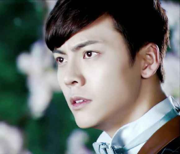 陈伟霆他的眼神里有千万日月星辰(组图)