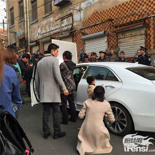 秦海璐变邋遢村妇 与霍建华《捉迷藏》