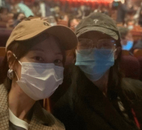 胡歌看薛佳凝音乐剧疑复合？男方团队否认！