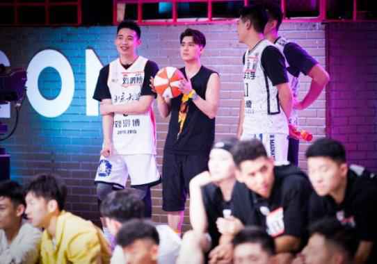 李易峰获得最具篮球聚力值艺人榜第一 身体力行推广篮球文化