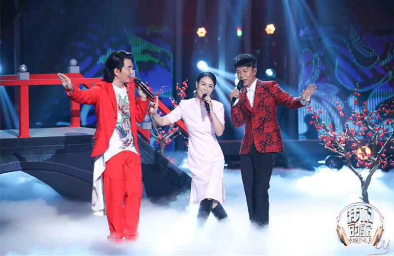 《我们的歌》任贤齐演唱经典成名歌曲，为现场观众带来青春的记忆