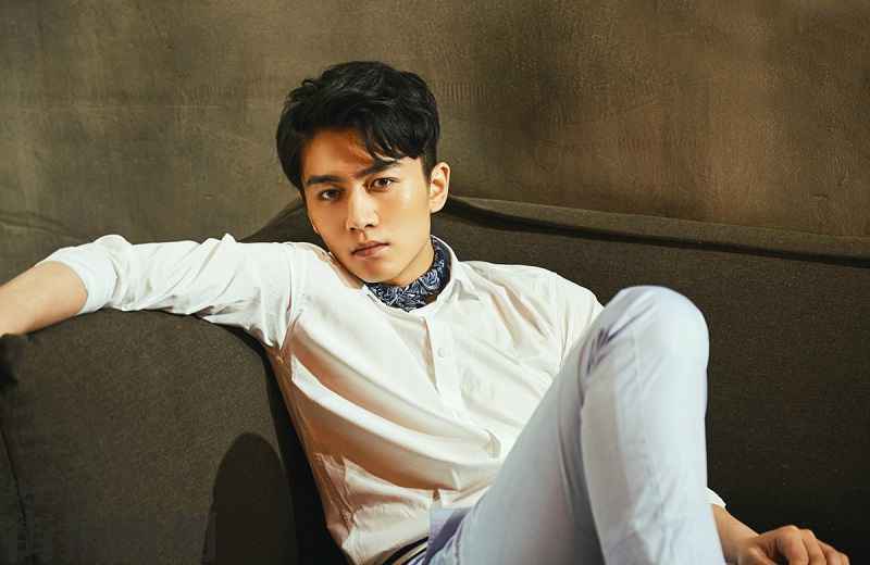 陈晓陈妍希一同现身百花迎春彩排现场，恩爱同框甜蜜对视