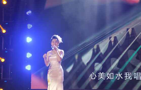 陈小春、邓超予放歌宜昌 哥妹二人颇有缘