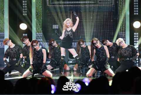 宣美SOLO新歌《LALALAY》红到连舞者都有Fancam直拍了!