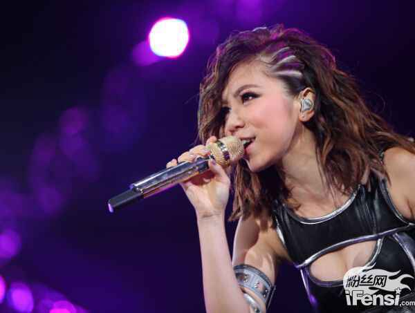 邓紫棋X.X.X.LIVE内地巡演北京完美收官