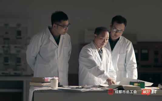 《了不起的成都工匠》持续播出，退休电力工程师宝刀未老