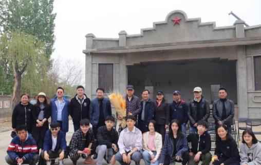 陈凯歌《尘埃里开花》开机 陈飞宇刘昊然等主演