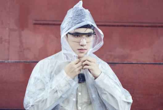 “兄弟情深”！张翰为丁泽仁系腰带尽显关切之心（图）