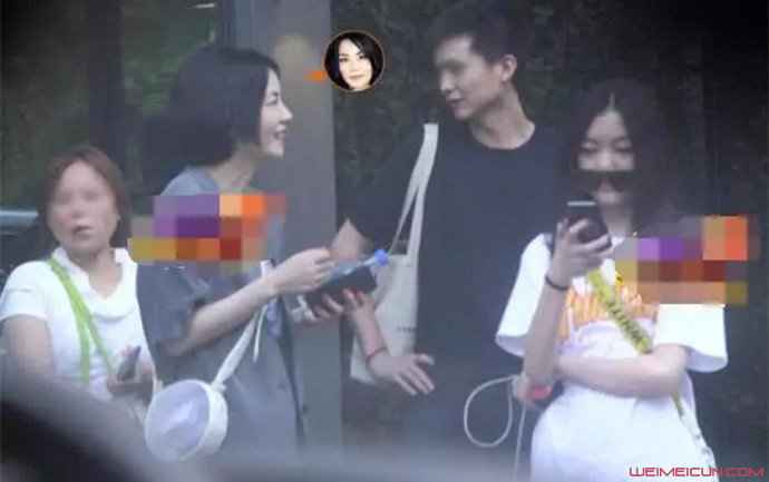 李嫣戴墨镜的方式 时尚老师上线与小艾扮演者长相好像