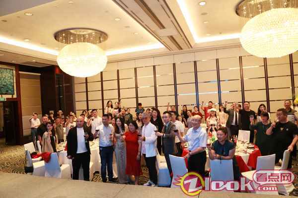 现场合照 院线电影《家庭新闻》亮相咔咔猪之夜 为儿童电影行业注入新活力