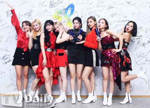 TWICE预计在9月底带著新专辑回归！Mina是否参与回归？JYP回应：「以恢复健康为优先！」