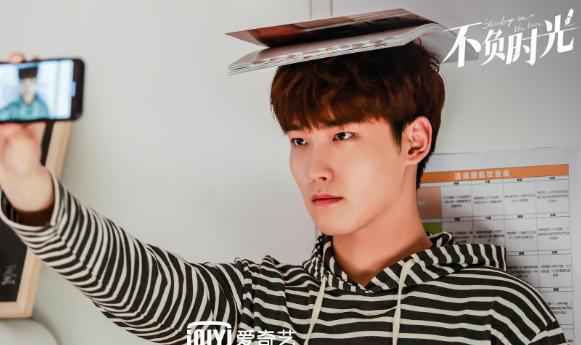 《不负时光》爱奇艺热播中 安悦溪邢昭林上演甜蜜暴击