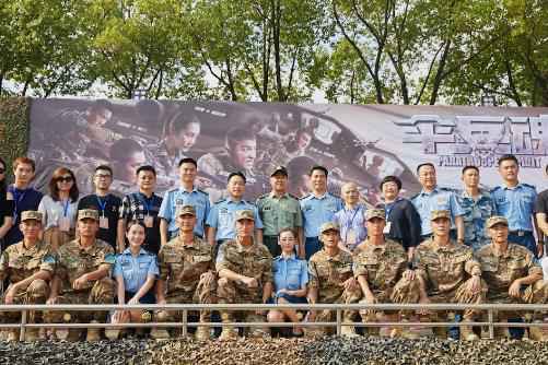 军旅大剧《伞兵魂》发布会 张赫与贾乃亮演绎“难兄难弟”